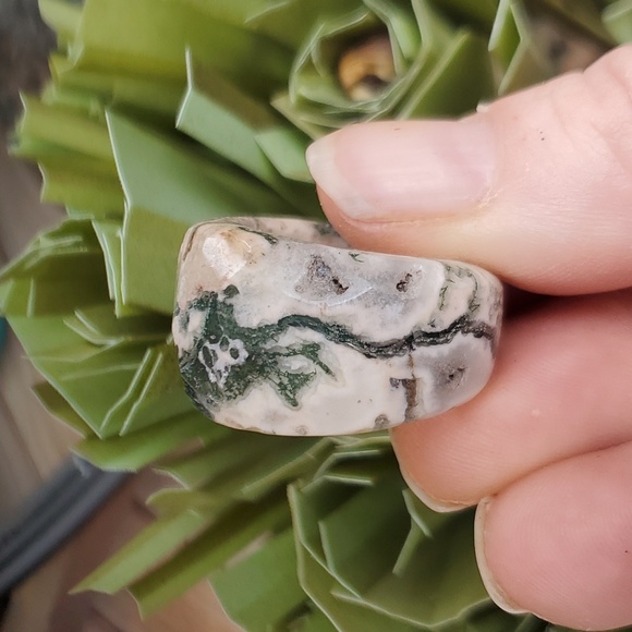New Carved Faceted Natural Moss Agate Ring. - Picture 9 of 16